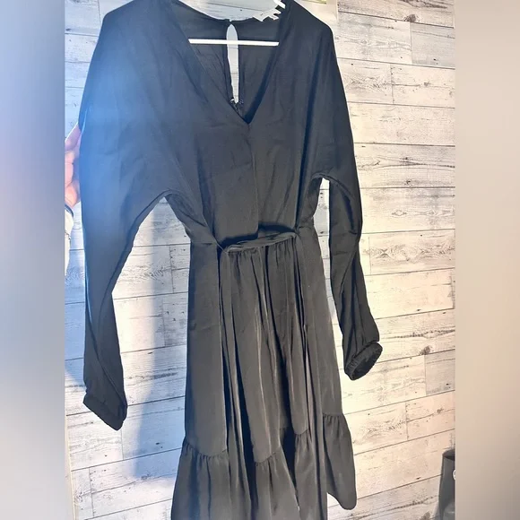 flowy black long sleeve dress Black Knit Flowy Midi Dress XS